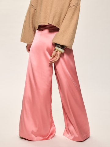 Kamila Šikl Lużny krój Spodnie w kolorze różowy