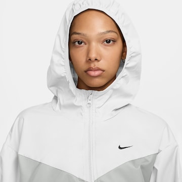 Nike Sportswear Between-Season Jacket 'Windrunner' in White