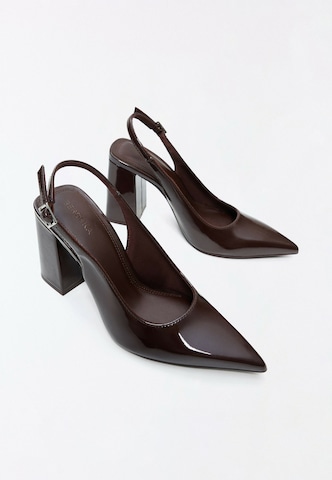Bershka Slingpumps in Bruin