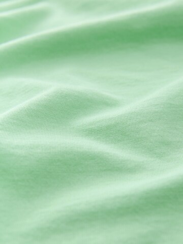 Tricou de la Next pe verde