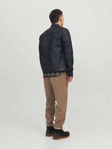 JACK & JONES - Ajuste regular Chaqueta de entretiempo 'JCORocky' en negro