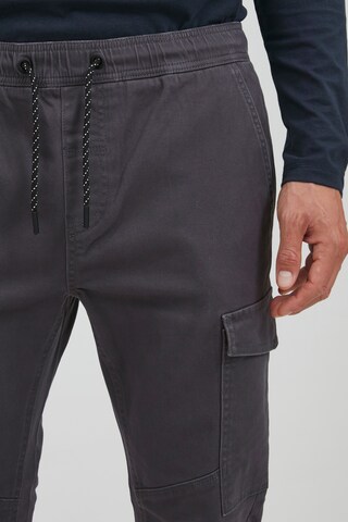 11 Project Tapered Cargohose 'Garik' in Grau