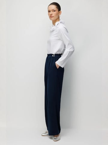 Wide leg Pantaloni con pieghe di MixRay in blu