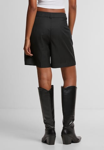 Urban Classics Regular Bundfaltenhose in Schwarz