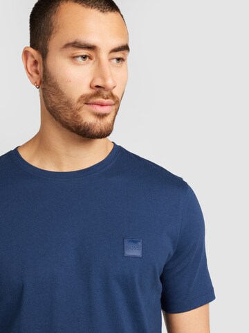 BOSS T-shirt 'Tales' i blå