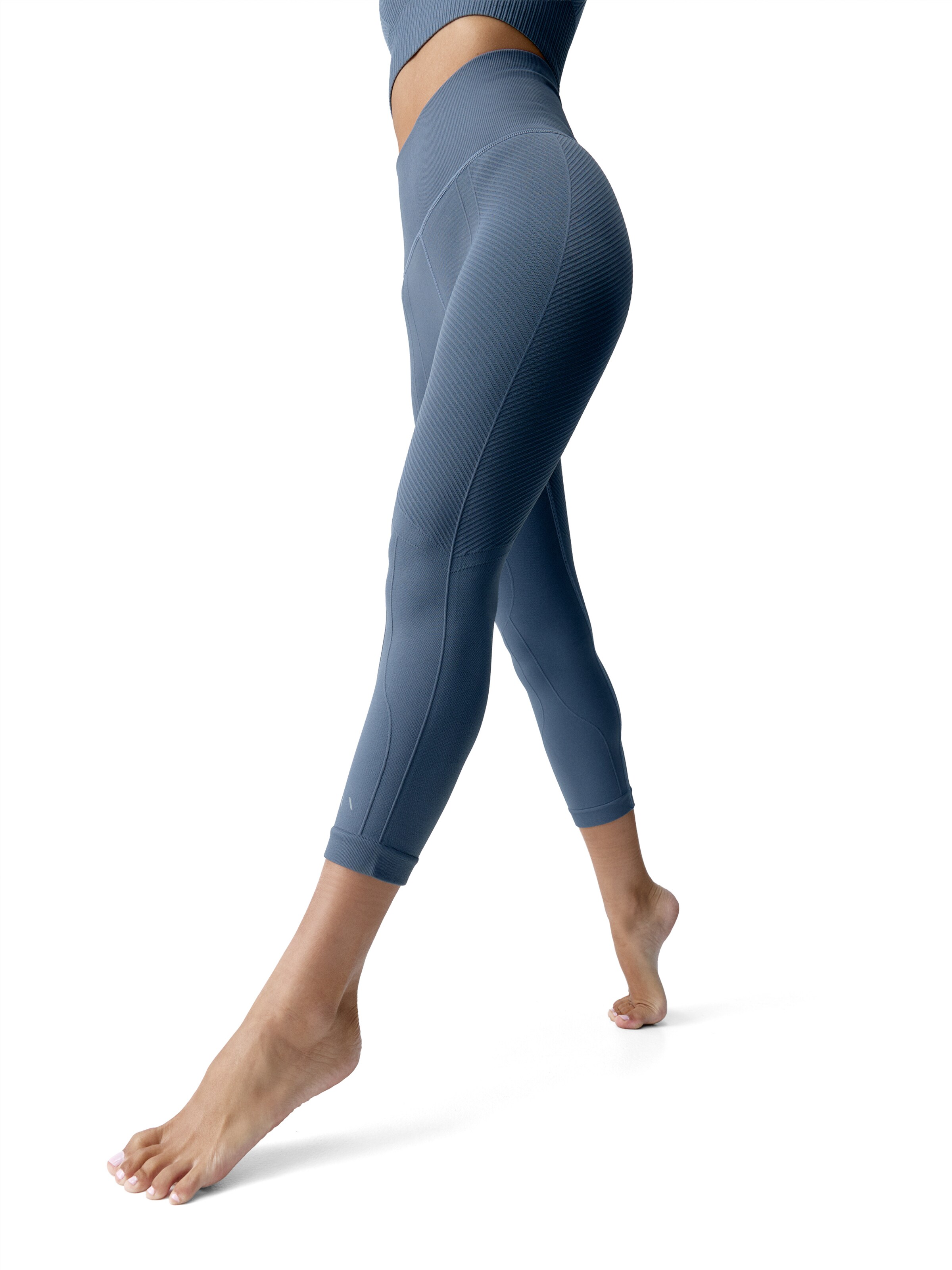 Born Living Yoga Skinny Leggings ' Devika ' in Blauw: voorkant
