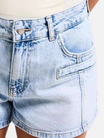 IT'S BASIC Regular Jeans 'MINI DENIM SHORT' in Blauw