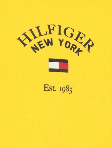 Tommy Hilfiger Big & Tall Bluzka sportowa 'ARCHED VARSITY' w kolorze żółty