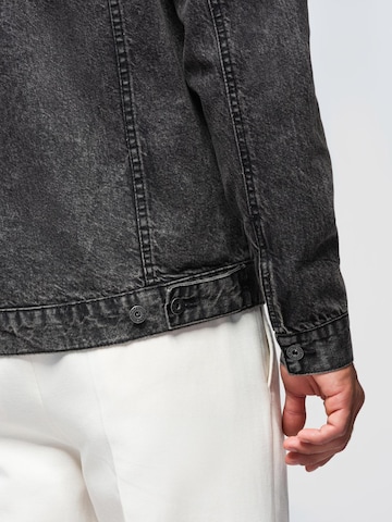 Ombre Tussenjas in Zwart