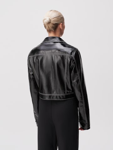 LeGer by Lena GerckePrijelazna jakna 'Charleen ' - crna boja