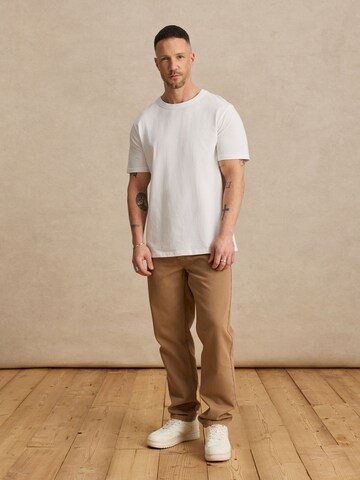 DAN FOX APPAREL Обычный Джинсы 'Miguel' в Коричневый