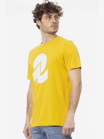 T-Shirt Invicta en jaune : devant