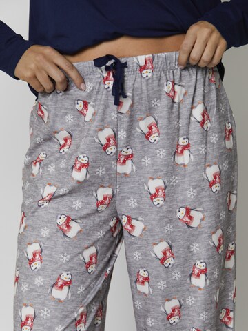 Loungeable Pyjama 'Penguin' in Grau