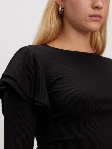 Tricou 'Elvira' de la EDITED pe negru
