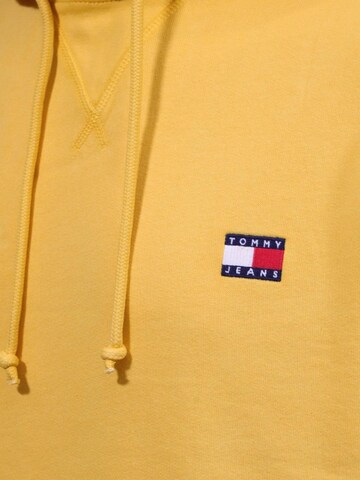 Sweat-shirt 'DM0DM23606' Tommy Jeans en jaune