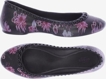 Crocs Flats & Loafers in 38 in Black: front