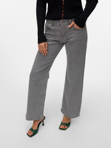 Wide leg Jeans 'VMAlexis' di VERO MODA in grigio