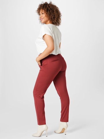 Regular Pantalon ONLY Carmakoma en rouge