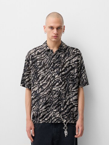 Comfort fit Camicia di Bershka in nero: frontale