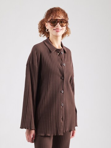 OH APRIL Blouse 'Fleur' in Bruin: voorkant