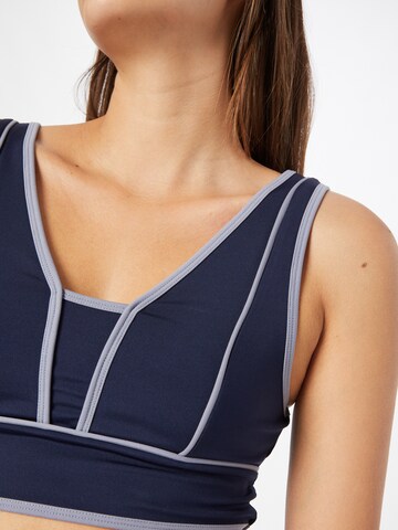 ABOUT YOU Sporttop 'Leanne' in Blauw