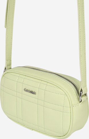 Calvin Klein - Bolso de hombro en amarillo