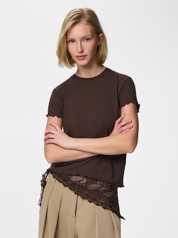 PIECES Majica 'PCNicca' | rjava barva: sprednja stran