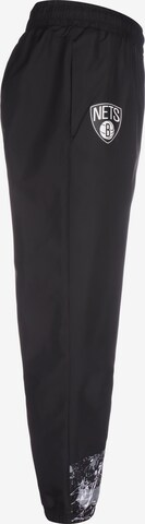 Regular Pantalon de sport 'AOP Panel' NEW ERA en noir