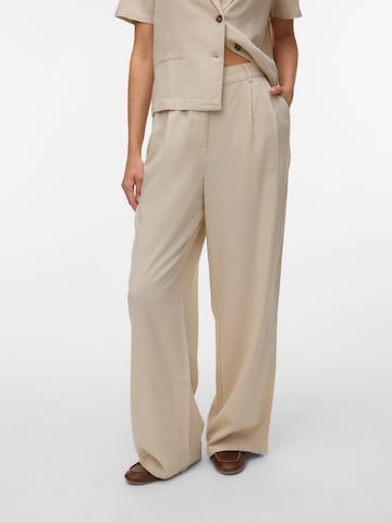 Loosefit Pantaloni con pieghe 'VMMYMILO NILA' di VERO MODA in grigio: frontale