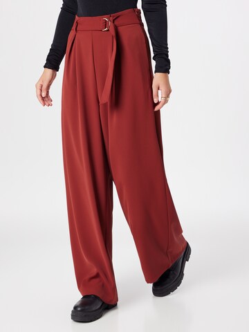 ABOUT YOU Pleat-Front Pants 'Gina' in Red: front