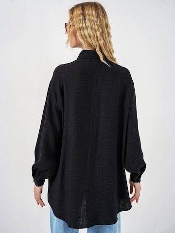 Bigdart Blouse in Black