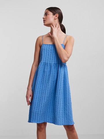 PIECES Letní šaty 'Solo' – modrá: přední strana
