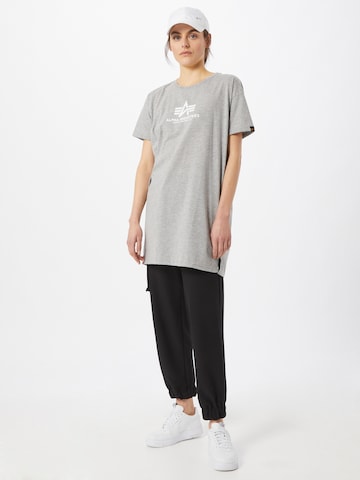 ALPHA INDUSTRIES T-Shirt in Grau