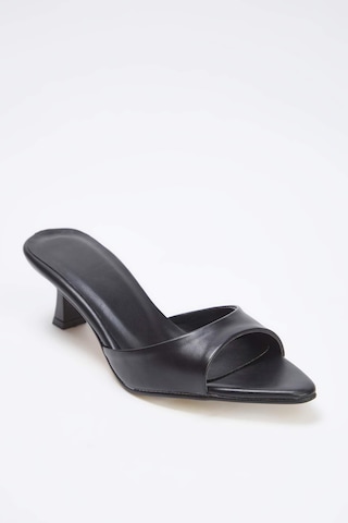 Trendyol - Sapatos de salto em preto