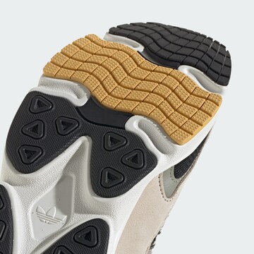 Sneaker bassa 'Ozmillen' di ADIDAS ORIGINALS in beige