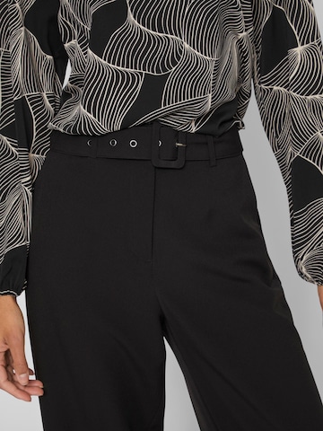 VILA - Pierna ancha Pantalón de pinzas 'Marina' en negro