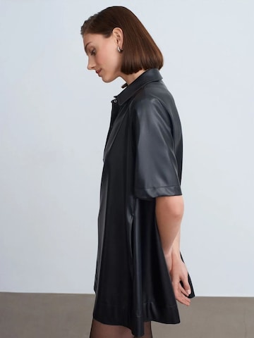 Dilvin Dress in Black: front