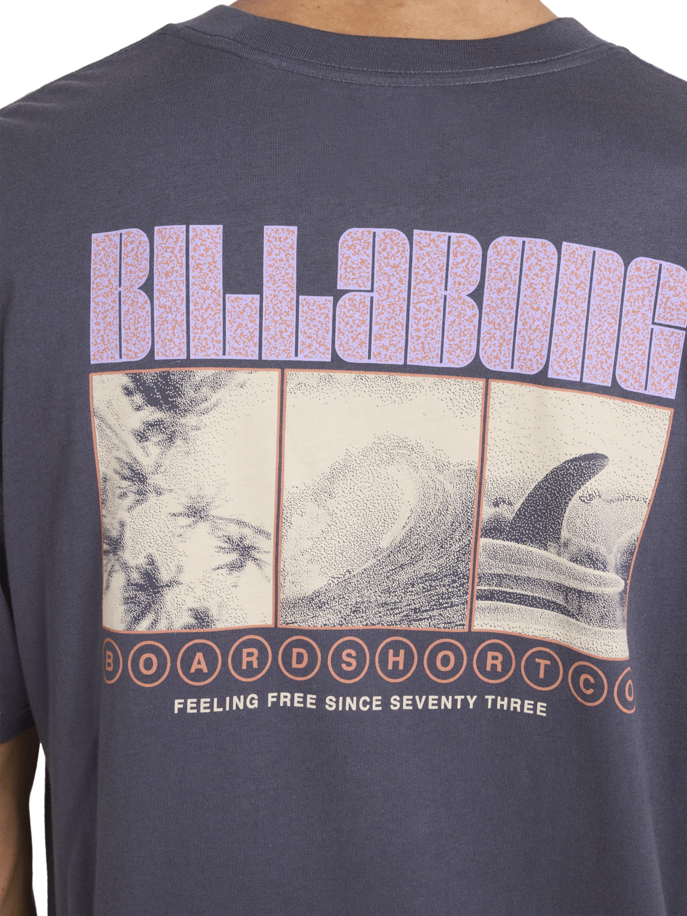 BILLABONG Póló 'Broadsheet Premium' - szürke