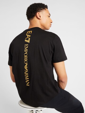 EA7 Emporio Armani - Camiseta en negro: frente