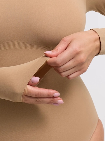 Body modellante 'Longsleeve Sculpting Bodysuit with Slip' di cfab in beige
