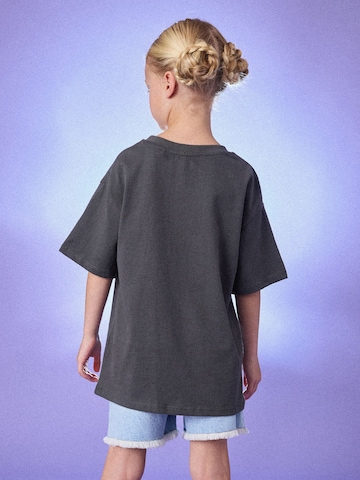 Next Футболка 'KPOP Demon Hunters' в Серый