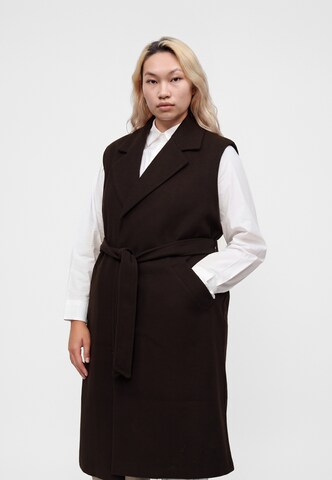 Gilet 'VMCFORTUNEAYA' di Vero Moda Curve in marrone