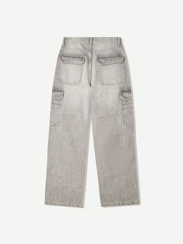 Bershka Baggy Cargo jeans in Grey