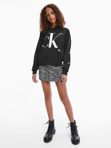 Calvin Klein Jeans Sweatshirt in Schwarz