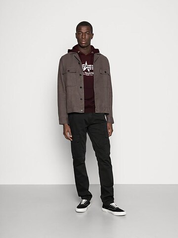 Sweat-shirt 'Basic' ALPHA INDUSTRIES en rouge