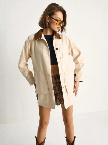 Giacca di mezza stagione di Bianco Lucci in beige