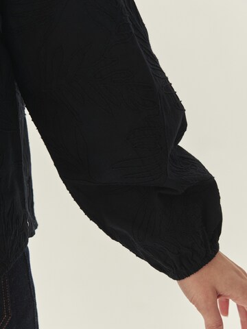 TATUUM Blúz - fekete