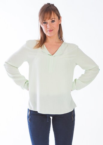 Heimatliebe Blouse in Green: front