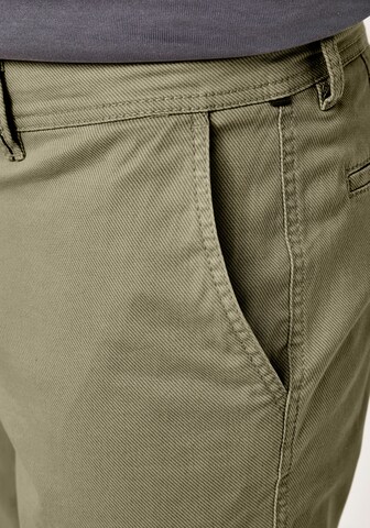 REDPOINT Slimfit Shorts in Grün