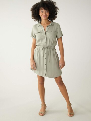 Robe-chemise 'Alarha' Deeluxe en vert : devant